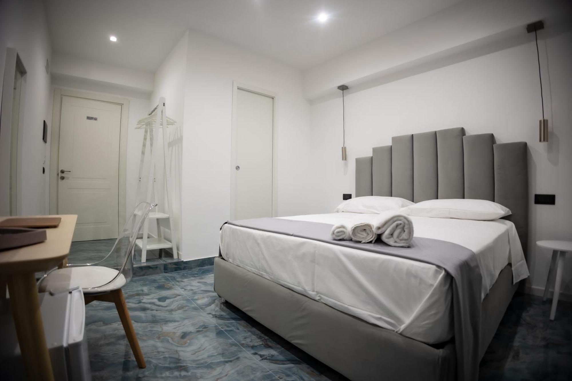 Fp Suite Napoli Bagian luar foto